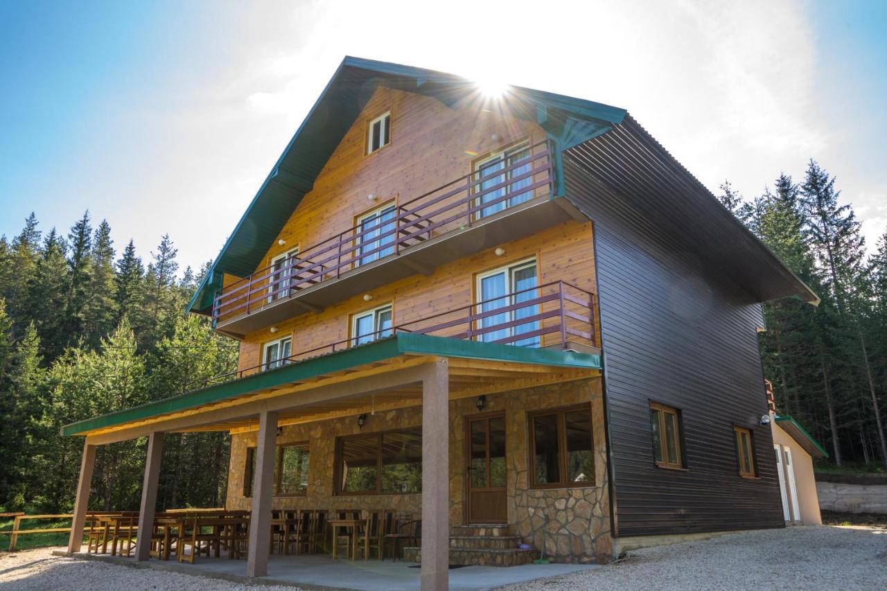 Apartmani Jezero Zabljak  Ngoại thất bức ảnh