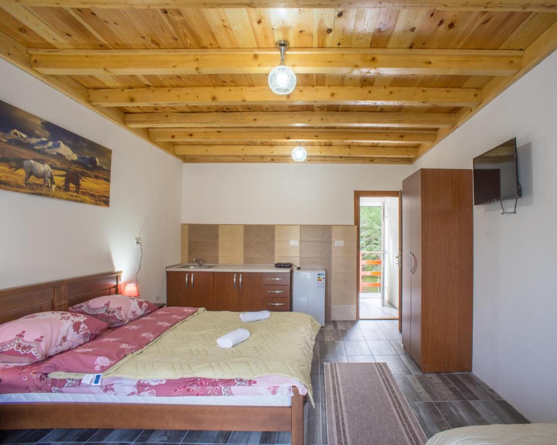 Apartmani Jezero Zabljak  Ngoại thất bức ảnh