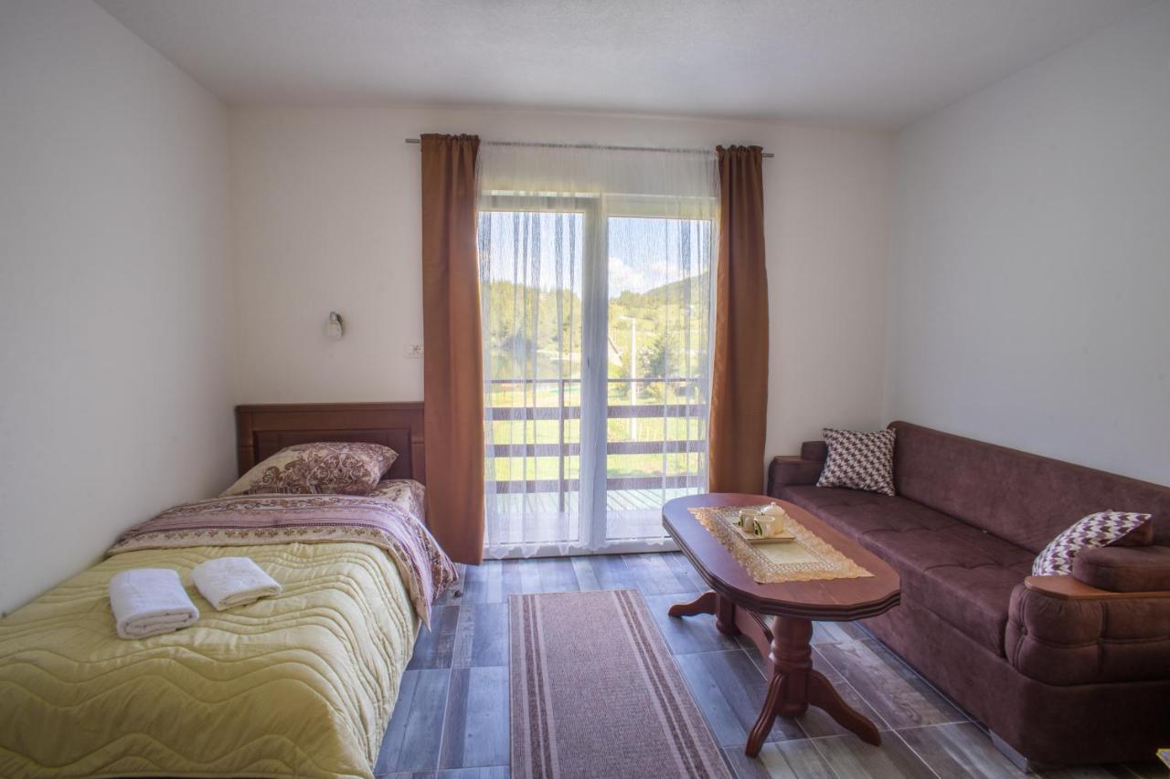 Apartmani Jezero Zabljak  Ngoại thất bức ảnh