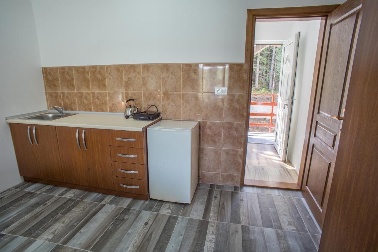 Apartmani Jezero Zabljak  Ngoại thất bức ảnh
