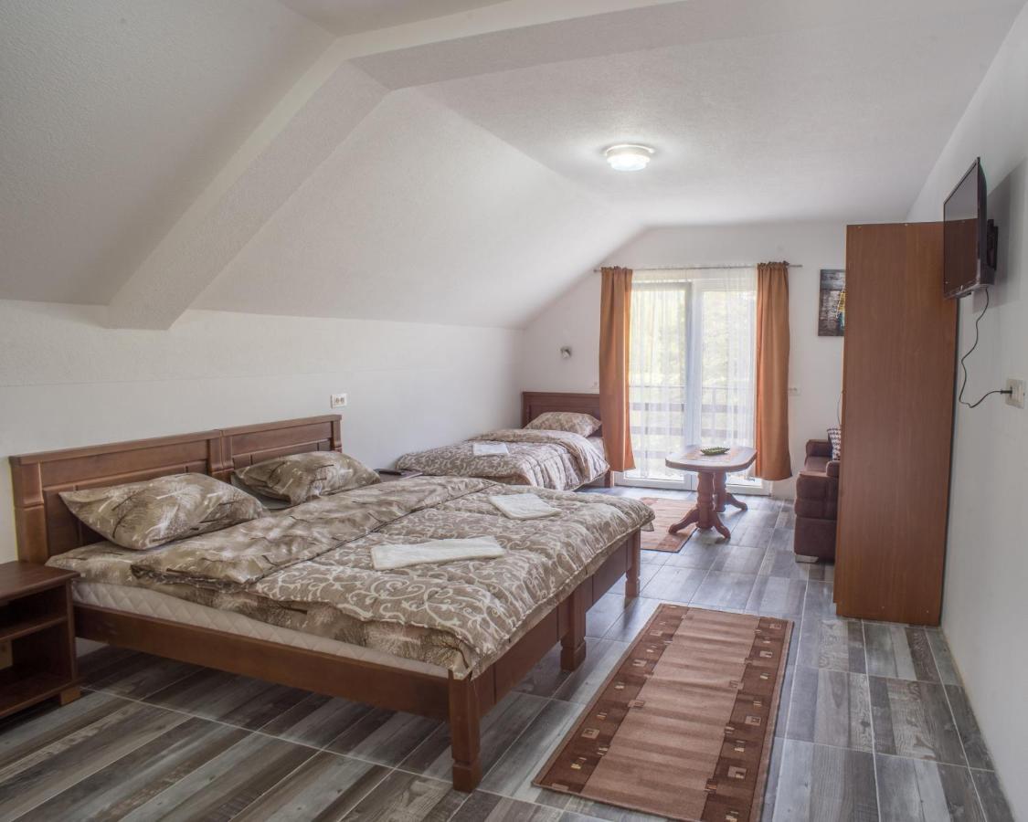 Apartmani Jezero Zabljak  Ngoại thất bức ảnh