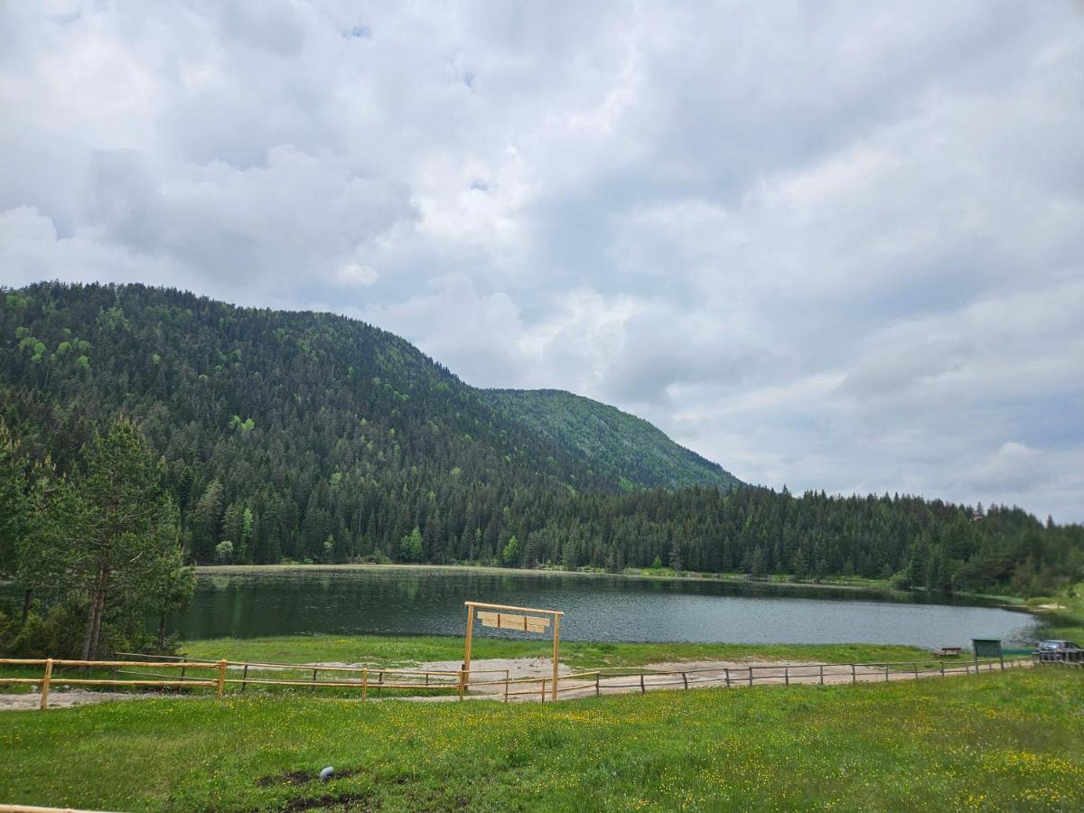 Apartmani Jezero Zabljak  Ngoại thất bức ảnh